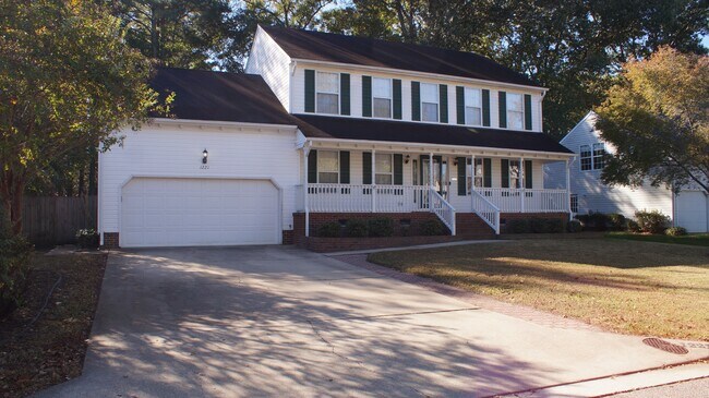 Building Photo - 1221 Clearwater Ln