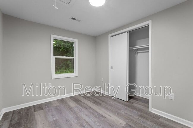 Building Photo - 602 Ross Rd