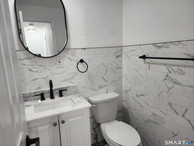 Building Photo - 71 Towne House Rd