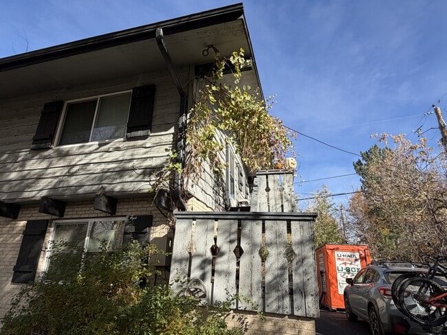 Building Photo - 1324 Balsam Ave