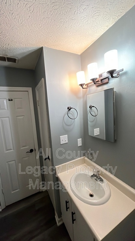 Building Photo - 243 Windy Hill Way