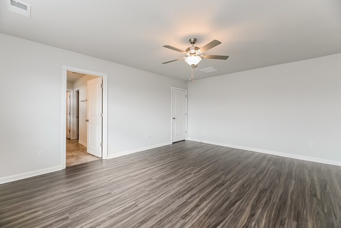 Building Photo - 105 Percheron Dr