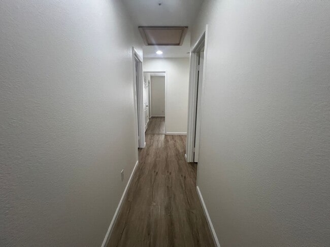 Building Photo - Beautiful upgraded 3 bedroom in Mission Grove!