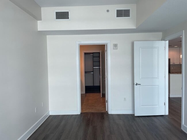Building Photo - Beautiful Downtown Condo