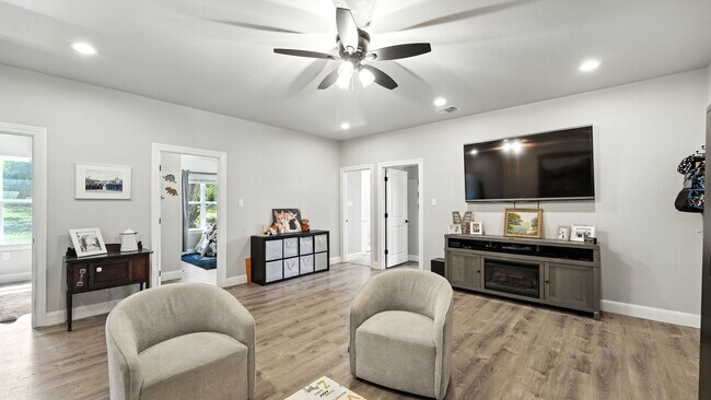 Building Photo - 2330 Sunset Ridge