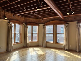 Building Photo - 111 N Michigan Ave