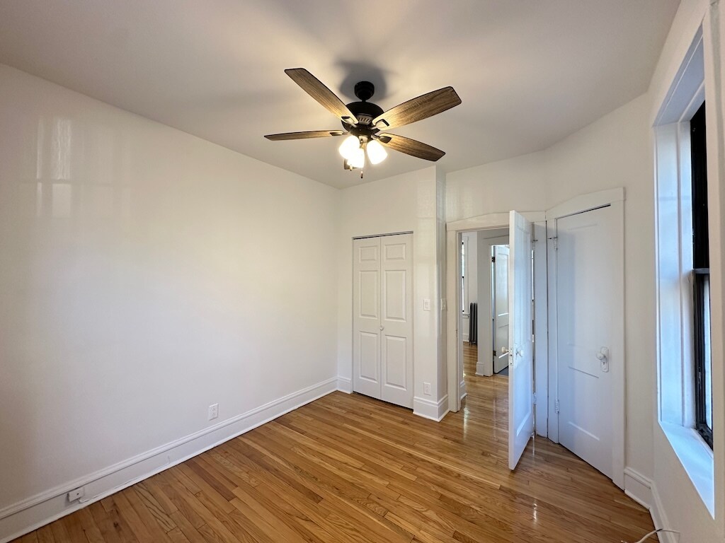 Building Photo - 2311 W Wilson Ave