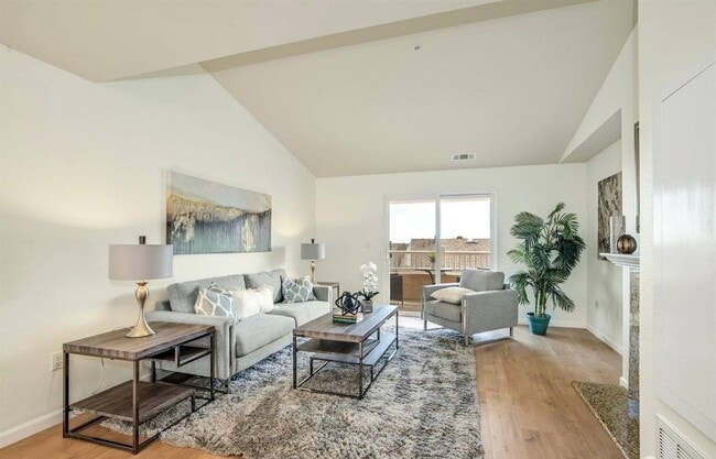 Building Photo - Lorocrib