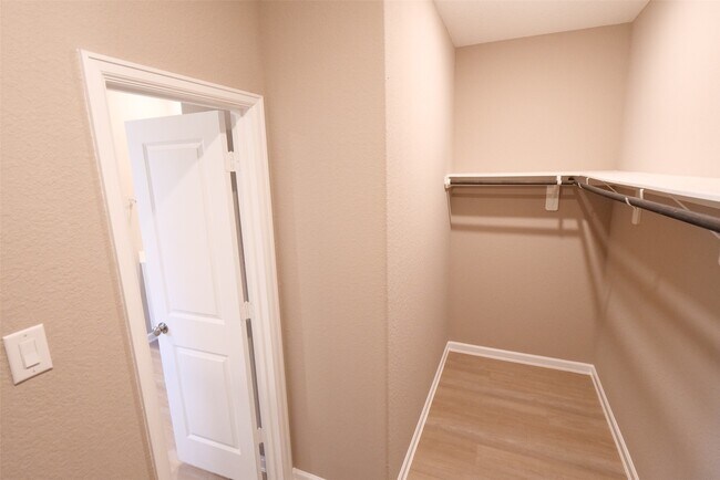 Building Photo - 7211 Songlark Lndg Ct