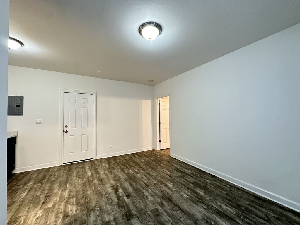 Building Photo - 5710 N Winthrop Ave