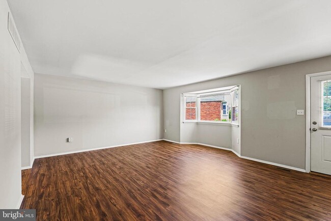 Building Photo - 468 Cornell Ct
