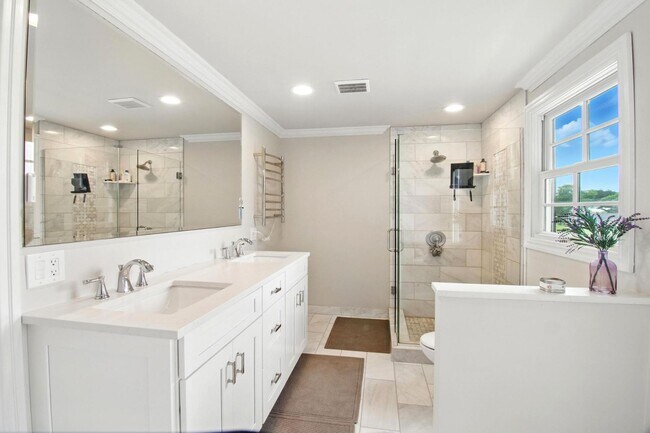 Building Photo - 5840 Sutters Ln