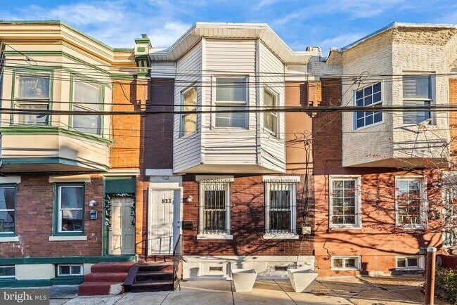 Building Photo - 811 W Schiller St