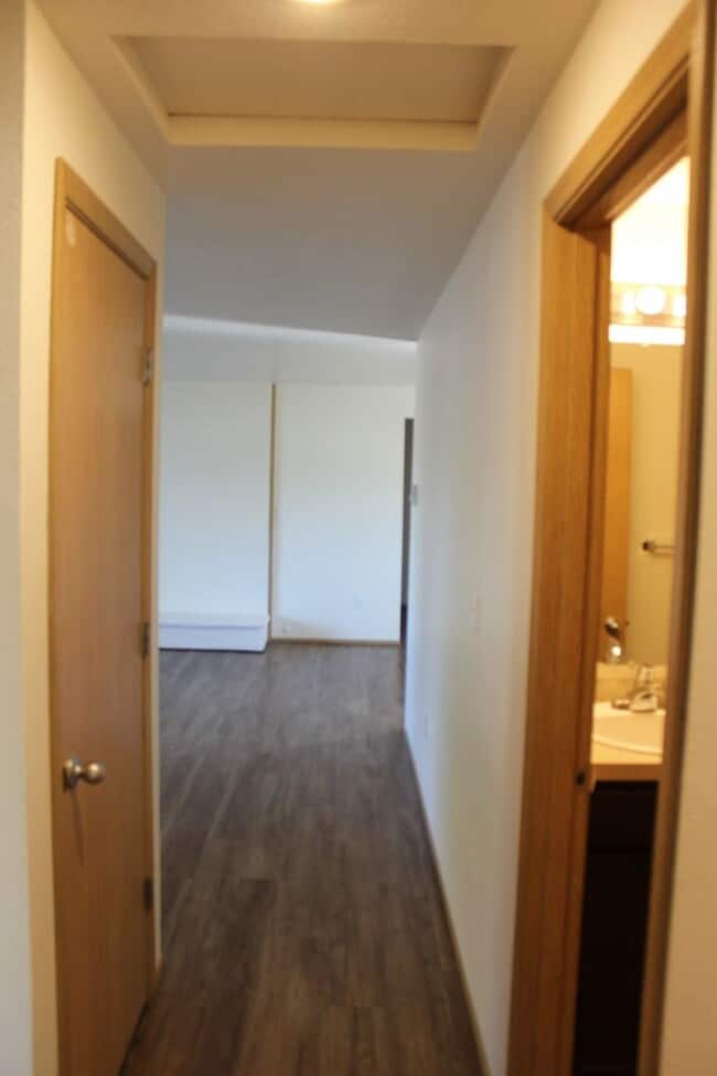 Building Photo - Recently updated 4 bedroom and 2 bath home...