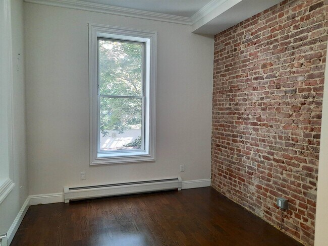 Building Photo - 158 6th St