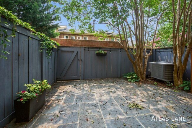 Building Photo - Professionally Managed Home In Gated  Comm...