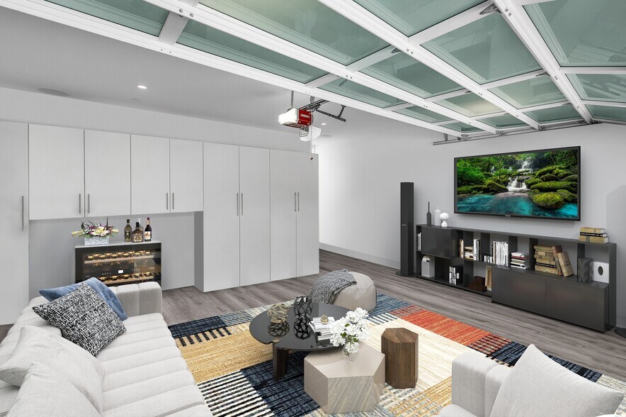 Double car garage - 718 Marine St