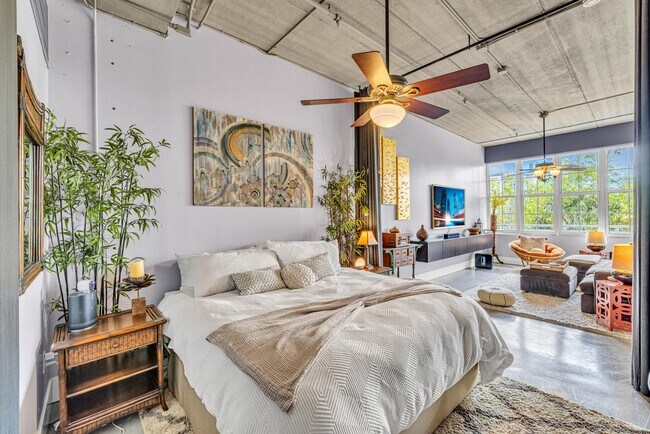 Building Photo - 425 N Andrews Ave