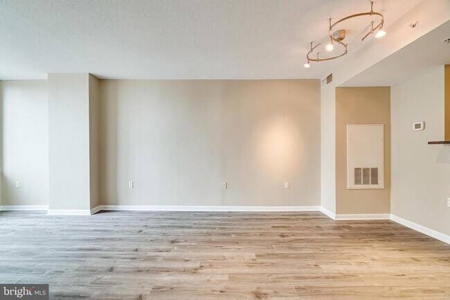 Building Photo - 851 N Glebe Rd
