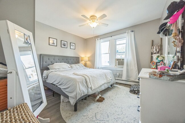 Building Photo - Cozy 2-Bedroom, 1 Bath Apartment in Plymou...