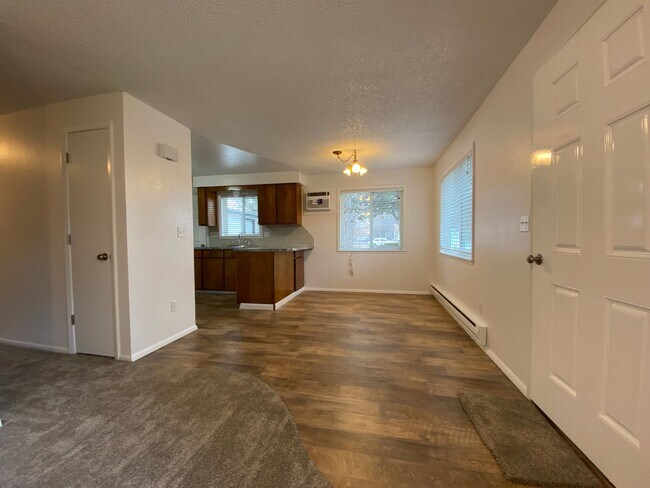Building Photo - 2bed, 1bath, 800 Sq.ft. apartment - Nampa - Near NNU