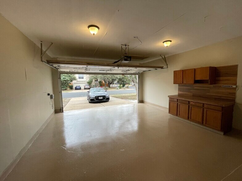 2 car garage - 13400 Rossello Dr