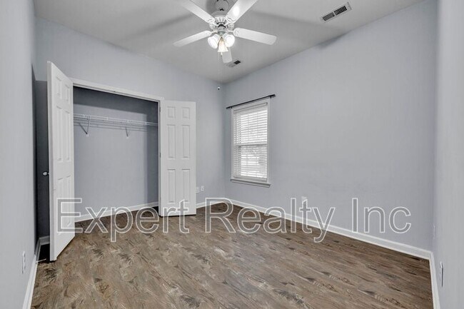 Building Photo - 8235 Wynwood Dr