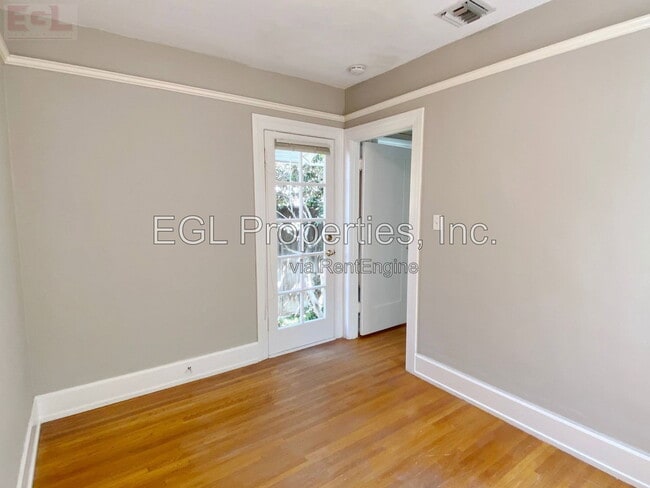 Building Photo - 1203 Poinsettia Dr
