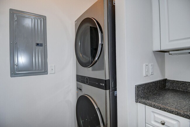 Building Photo - FOR RENT - VIRGINIA BEACH