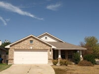 Building Photo - Oak Ridge Home