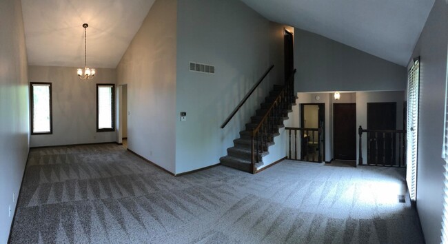 Building Photo - Come check out this roomy Tri-level in a g...