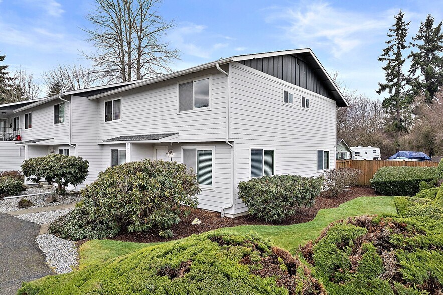 Building Photo - 1016 9th St SE