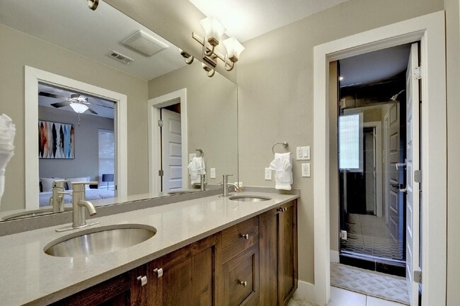 Building Photo - 2111 Melridge Pl