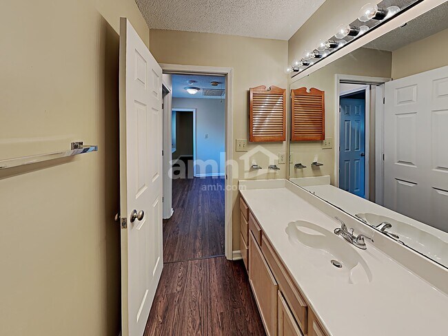 Building Photo - 9319 Cedar River Rd