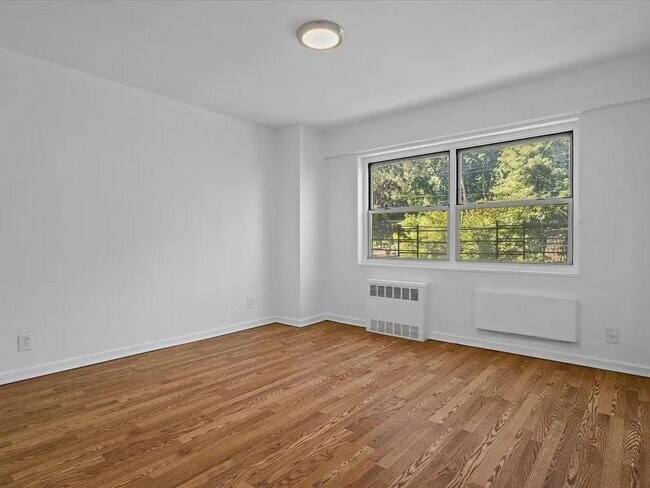 Building Photo - 3130 Irwin Ave