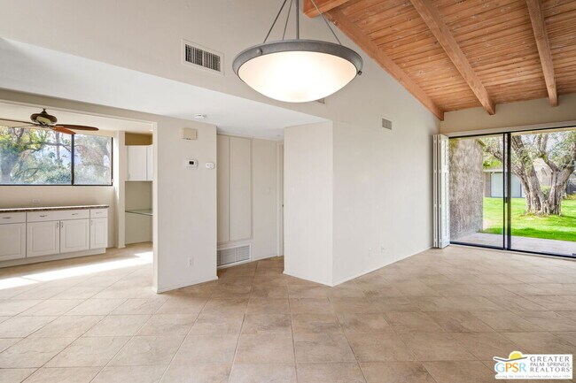 Building Photo - 867 N Calle De Pinos