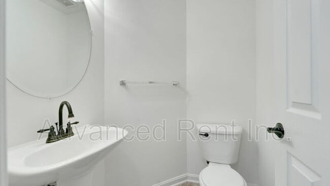 Building Photo - 1404 Roman Ridge Way