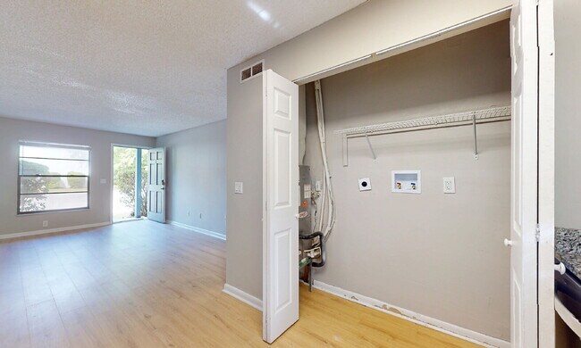 Building Photo - Expansive 2BR Downstairs Apartment Featuring a Fresh Remodel and Stainless Steel Essentials.