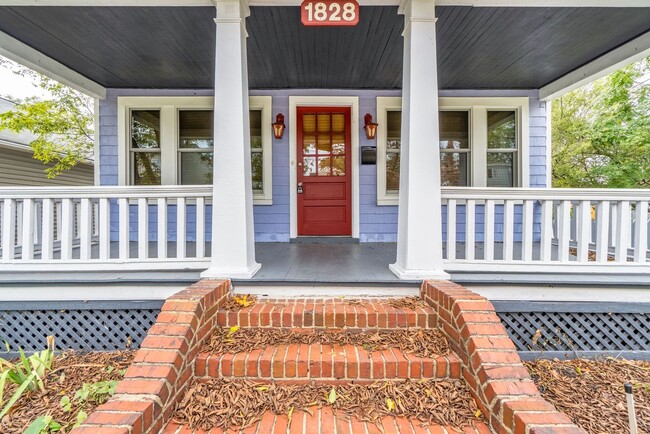 Building Photo - Wonderful Craftsman Bungalow