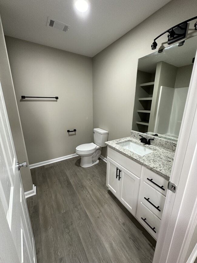 Building Photo - 305 E 22nd St