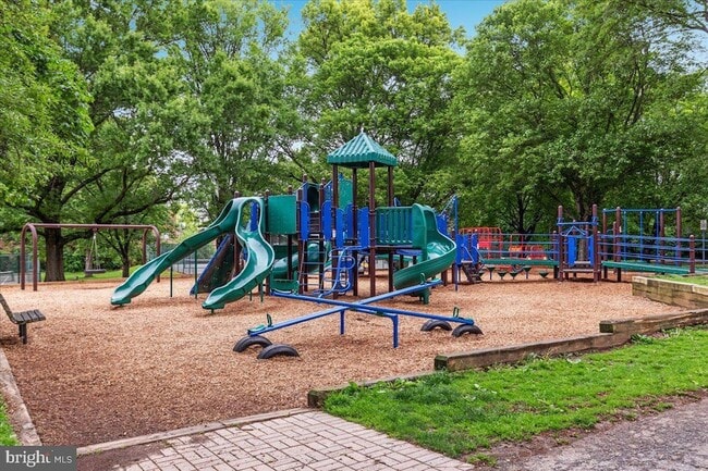 Building Photo - 4817 Chevy Chase Blvd