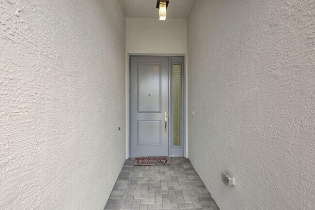 Building Photo - 12557 SW Rain River Dr