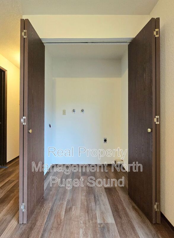 Building Photo - 1322 Maple St