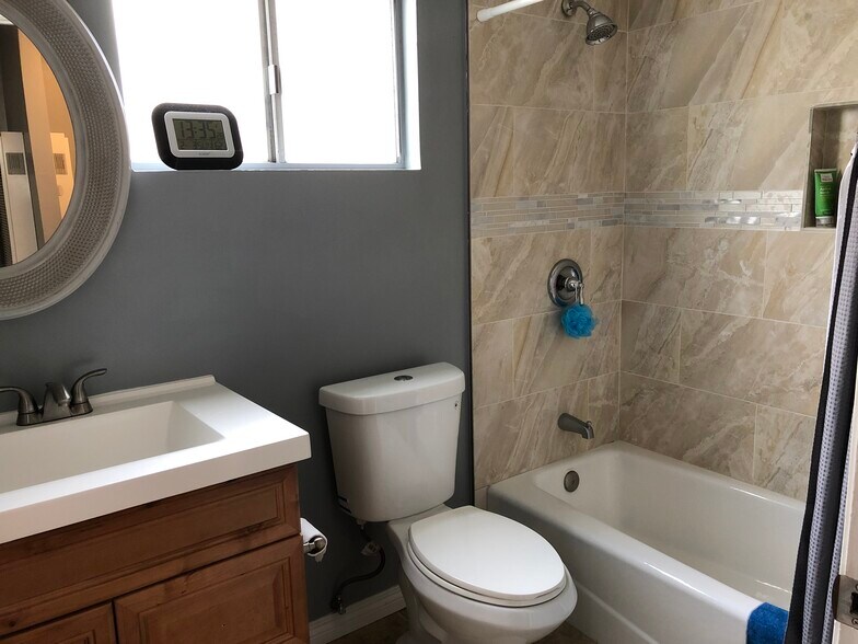 Shared Bath - 4529 W 173rd St