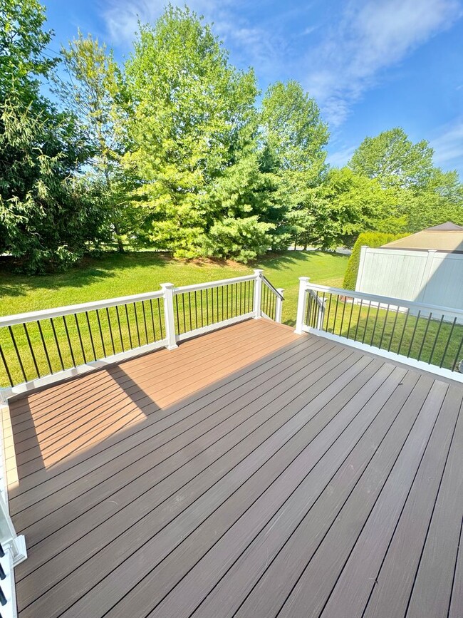 Building Photo - THREE BEDROOM/2.5 BATH TOWNHOME located in PARKLAND School District!
