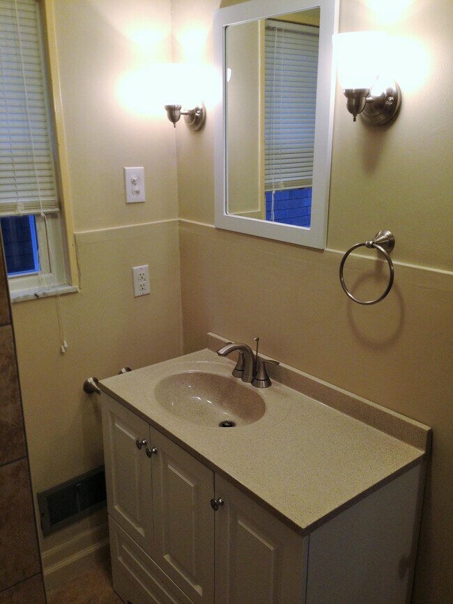 Building Photo - 435 Eureka St