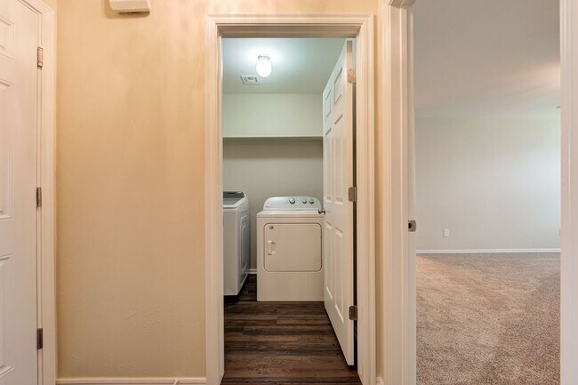 Building Photo - Stunning 3-Bedroom Home in Beautiful Piedmont Community!