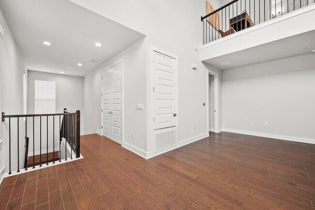Building Photo - 4410 Grotto Dr