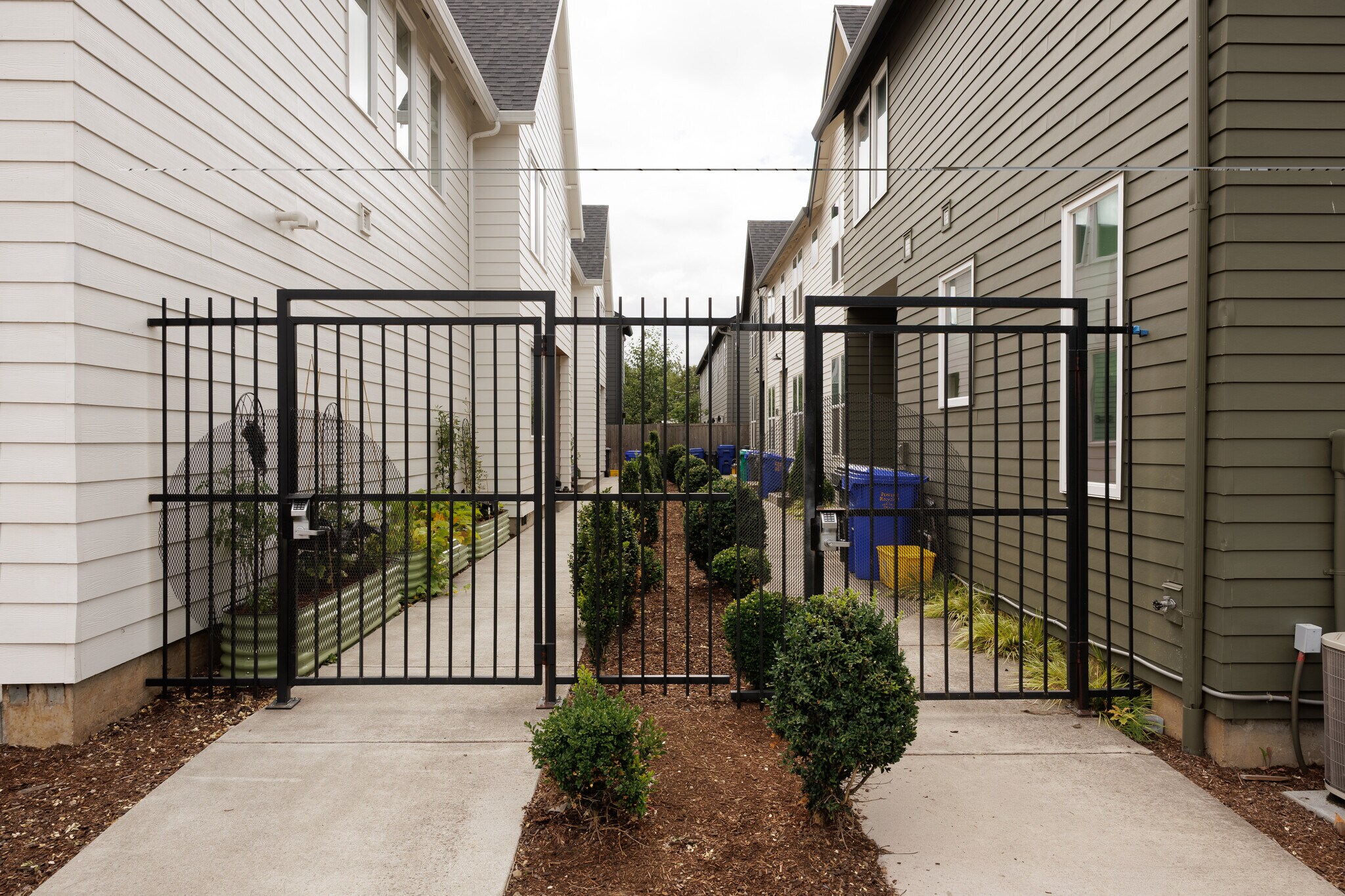 Building Photo - 7474 N Oswego Ave