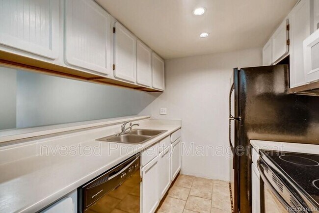 Building Photo - 540 S Forest St